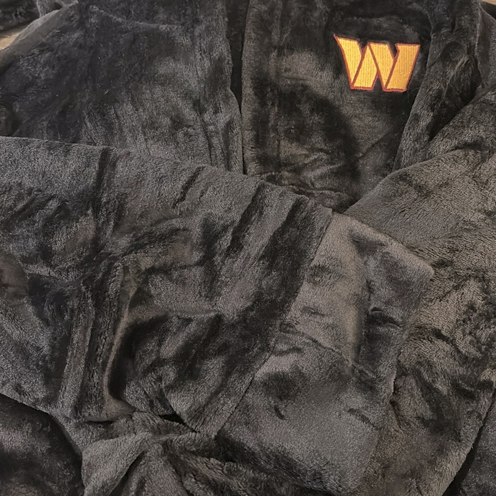 NWT [Northwest] Washington Commanders NFL Silk Touch Bath Robe One Size Fits All - Picture 5 of 9